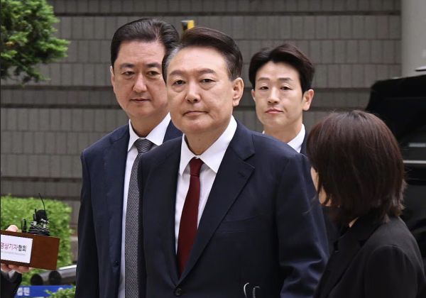 众盈易配 前总统叛国罪调查启动，韩国检察官搜查24个军方单位，尹锡悦这次或将牢底坐穿！